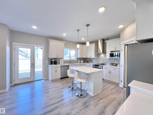 17828 9 Avenue, Edmonton, AB - Indoor Photo Showing Kitchen With Upgraded Kitchen