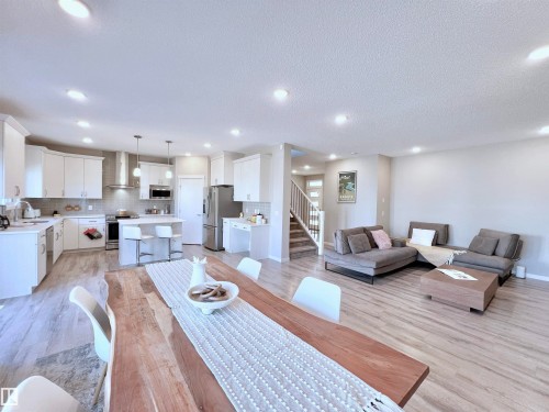 17828 9 Avenue, Edmonton, AB - Indoor Photo Showing Living Room