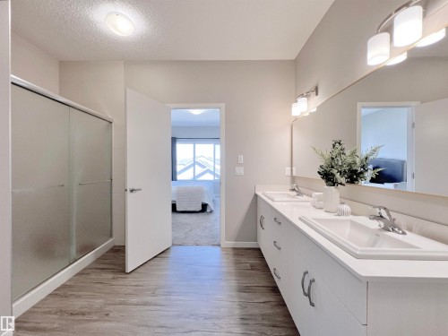 17828 9 Avenue, Edmonton, AB - Indoor Photo Showing Bathroom