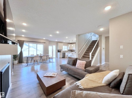 17828 9 Avenue, Edmonton, AB - Indoor Photo Showing Living Room