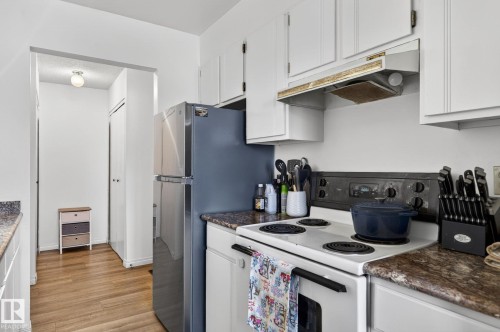 301 7203 171 Street, Edmonton, AB - Indoor Photo Showing Kitchen