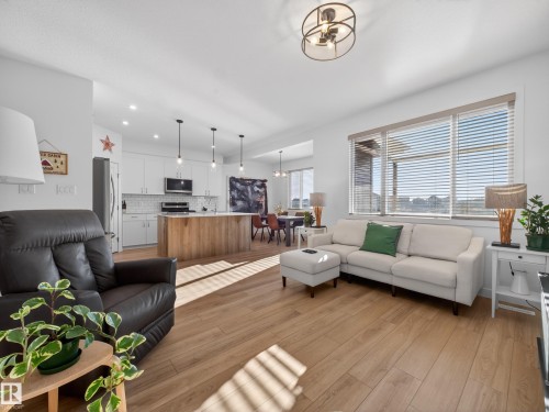 216 Caledon Crescent, Spruce Grove, AB - Indoor Photo Showing Living Room