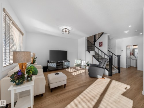 216 Caledon Crescent, Spruce Grove, AB - Indoor Photo Showing Living Room