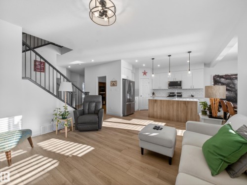 216 Caledon Crescent, Spruce Grove, AB - Indoor Photo Showing Living Room