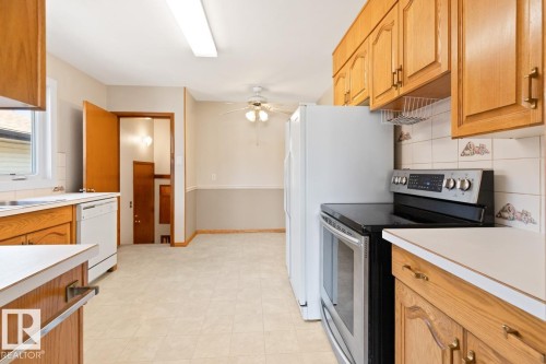 10307 73 Street, Edmonton, AB - Indoor Photo Showing Kitchen