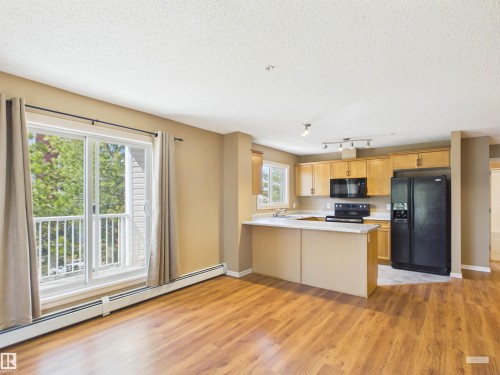 208 4403 23 Street, Edmonton, AB - Indoor Photo Showing Kitchen