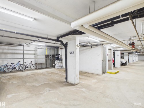 208 4403 23 Street, Edmonton, AB - Indoor Photo Showing Garage