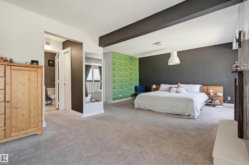 139 Wolf Willow Crescent, Edmonton, AB - Indoor Photo Showing Bedroom