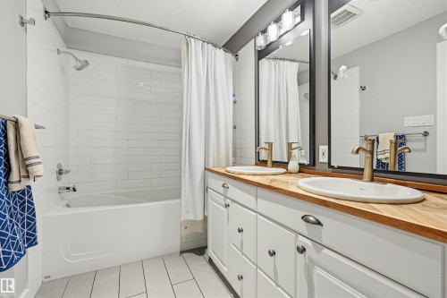 139 Wolf Willow Crescent, Edmonton, AB - Indoor Photo Showing Bathroom