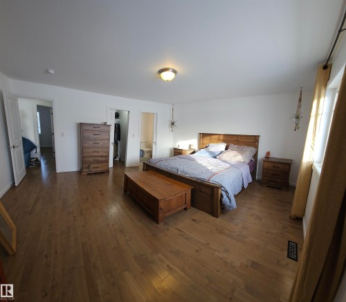 58513 Range Road 231, Rural Thorhild County, AB - Indoor Photo Showing Bedroom