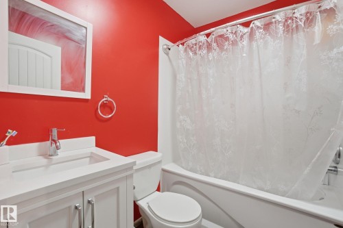 15736 141 Street, Edmonton, AB - Indoor Photo Showing Bathroom