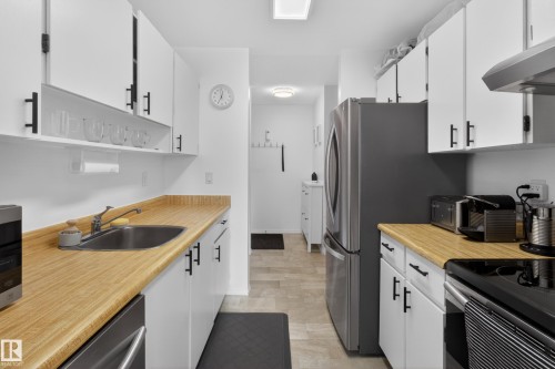 211 10838 108 Street, Edmonton, AB - Indoor Photo Showing Kitchen