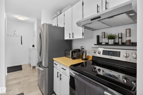 211 10838 108 Street, Edmonton, AB - Indoor Photo Showing Kitchen