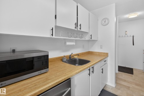 211 10838 108 Street, Edmonton, AB - Indoor Photo Showing Kitchen