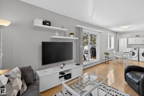211 10838 108 Street, Edmonton, AB - Indoor Photo Showing Living Room