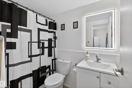211 10838 108 Street, Edmonton, AB - Indoor Photo Showing Bathroom
