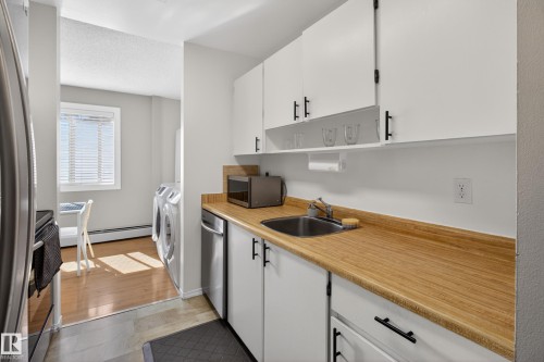 211 10838 108 Street, Edmonton, AB - Indoor Photo Showing Kitchen