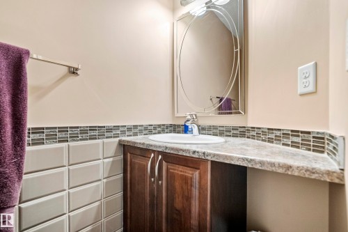 9 9231 213 Street, Edmonton, AB - Indoor Photo Showing Bathroom
