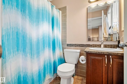 9 9231 213 Street, Edmonton, AB - Indoor Photo Showing Bathroom