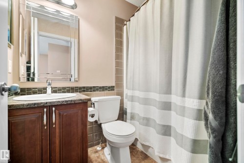 9 9231 213 Street, Edmonton, AB - Indoor Photo Showing Bathroom