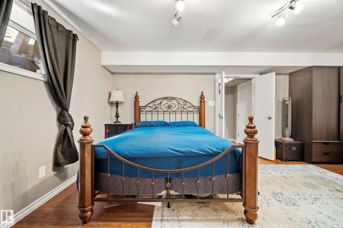 9 9231 213 Street, Edmonton, AB - Indoor Photo Showing Bedroom