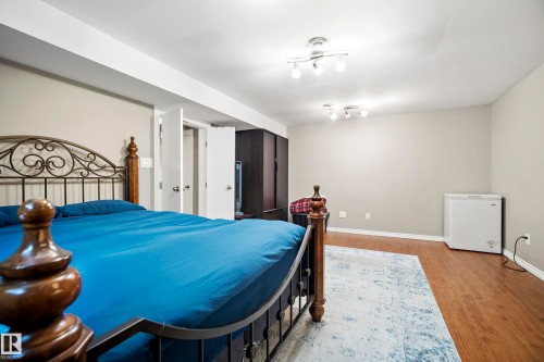 9 9231 213 Street, Edmonton, AB - Indoor Photo Showing Bedroom