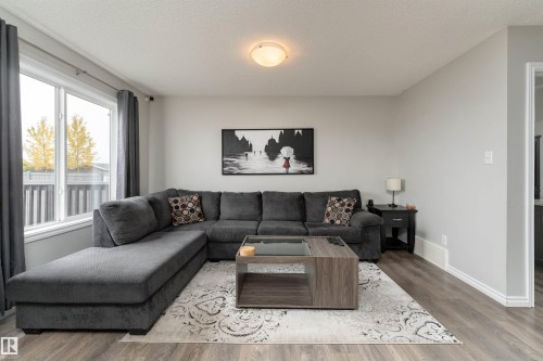 521 Ebbers Way, Edmonton, AB - Indoor Photo Showing Living Room