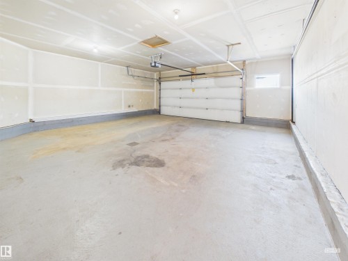 91 Copperhead Place, Stony Plain, AB - Indoor Photo Showing Garage