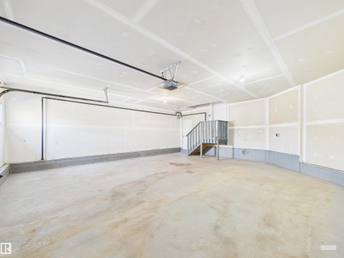 91 Copperhead Place, Stony Plain, AB - Indoor Photo Showing Garage
