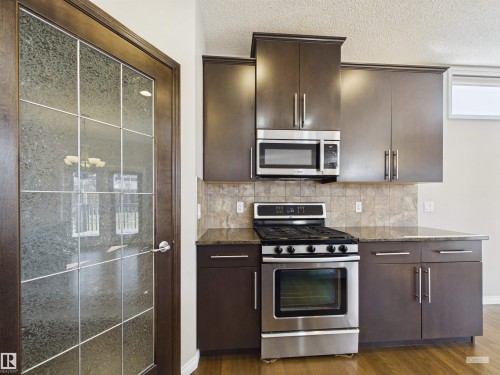 91 Copperhead Place, Stony Plain, AB - Indoor Photo Showing Kitchen With Upgraded Kitchen