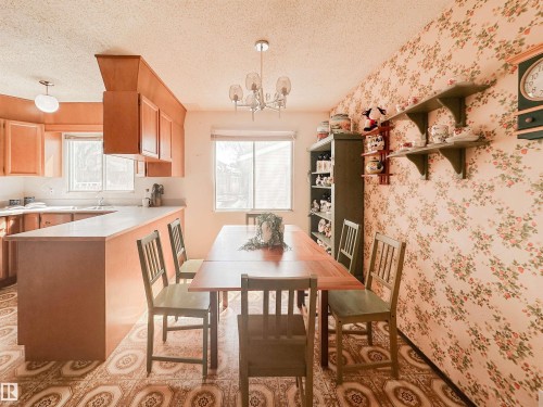 1 Forest Drive, St. Albert, AB - Indoor Photo Showing Dining Room