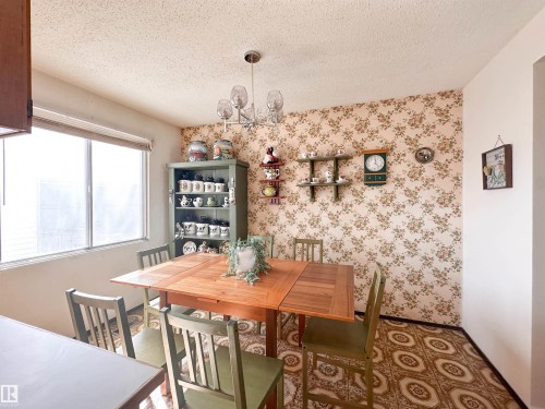 1 Forest Drive, St. Albert, AB - Indoor Photo Showing Dining Room
