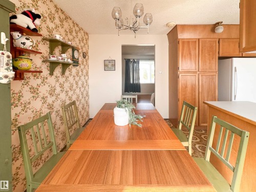 1 Forest Drive, St. Albert, AB - Indoor Photo Showing Dining Room