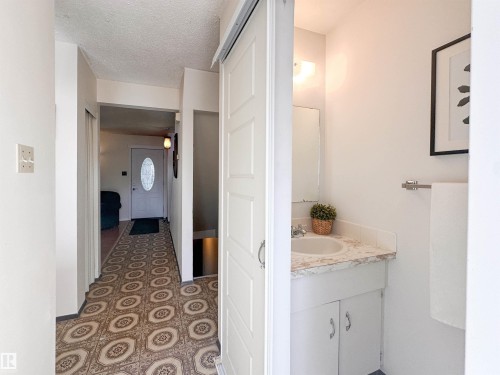 1 Forest Drive, St. Albert, AB - Indoor Photo Showing Bathroom