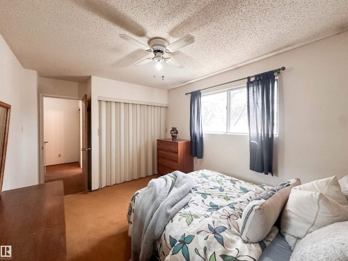 1 Forest Drive, St. Albert, AB - Indoor Photo Showing Bedroom