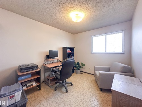 1 Forest Drive, St. Albert, AB - Indoor Photo Showing Office