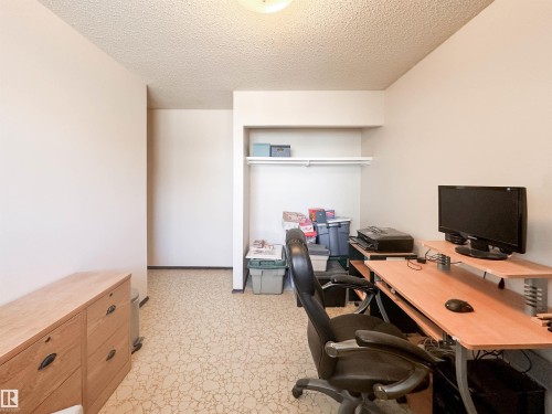 1 Forest Drive, St. Albert, AB - Indoor Photo Showing Office