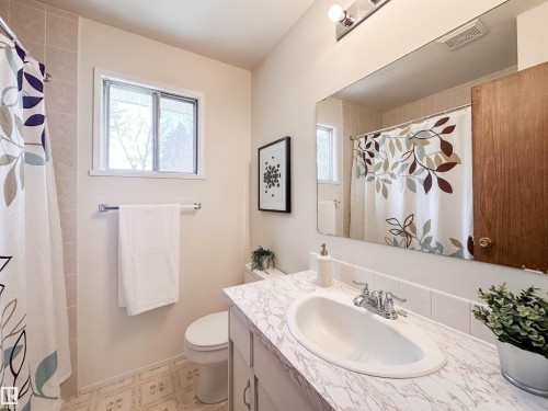 1 Forest Drive, St. Albert, AB - Indoor Photo Showing Bathroom