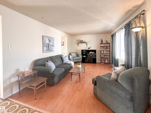 1 Forest Drive, St. Albert, AB - Indoor Photo Showing Living Room