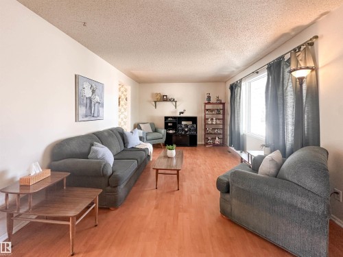 1 Forest Drive, St. Albert, AB - Indoor Photo Showing Living Room