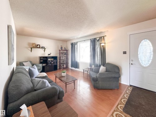1 Forest Drive, St. Albert, AB - Indoor Photo Showing Living Room