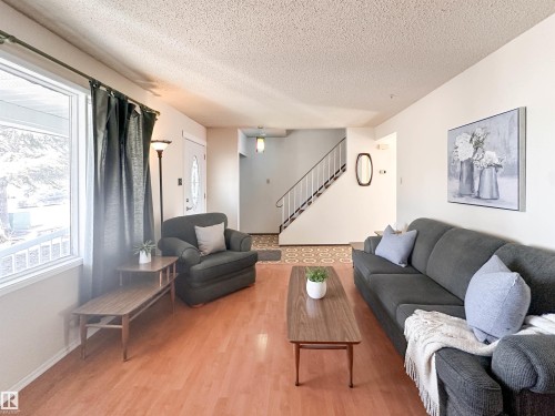 1 Forest Drive, St. Albert, AB - Indoor Photo Showing Living Room