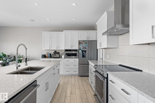 7640 179 Avenue, Edmonton, AB - Indoor Photo Showing Kitchen With Stainless Steel Kitchen With Double Sink With Upgraded Kitchen