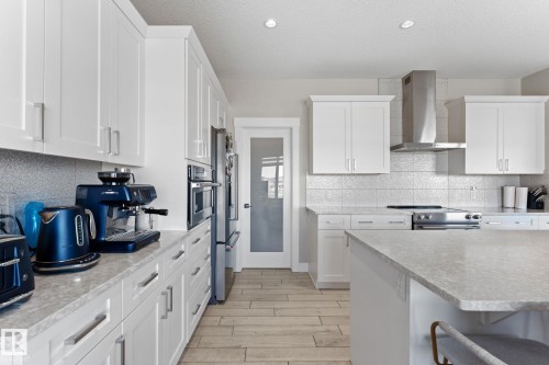 7640 179 Avenue, Edmonton, AB - Indoor Photo Showing Kitchen With Upgraded Kitchen