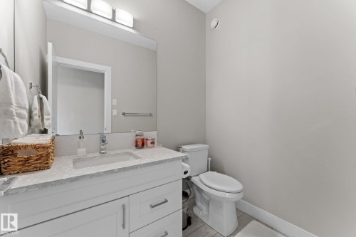 7640 179 Avenue, Edmonton, AB - Indoor Photo Showing Bathroom