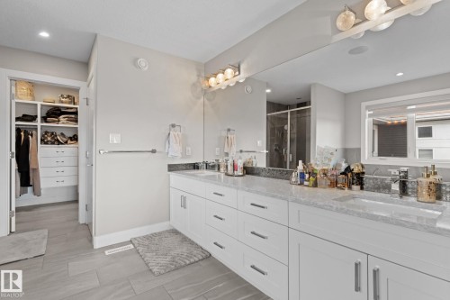7640 179 Avenue, Edmonton, AB - Indoor Photo Showing Bathroom