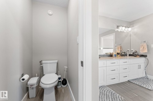 7640 179 Avenue, Edmonton, AB - Indoor Photo Showing Bathroom