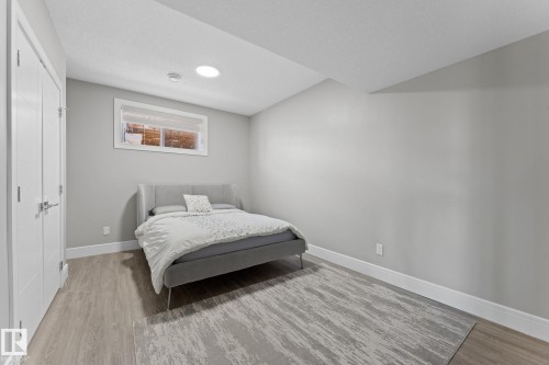 7640 179 Avenue, Edmonton, AB - Indoor Photo Showing Bedroom