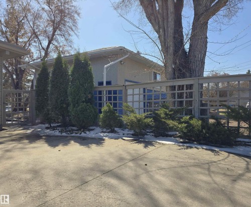 Concrete paving and a lattice fence delineate the property boundary - 9624 75 Street, Edmonton, AB - Outdoor