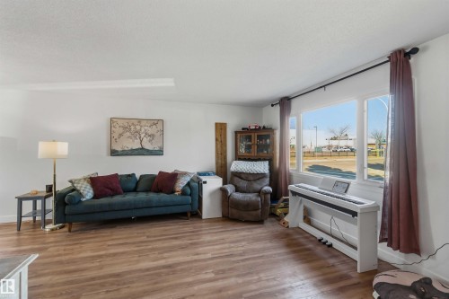 3119 110 Avenue, Edmonton, AB - Indoor Photo Showing Living Room